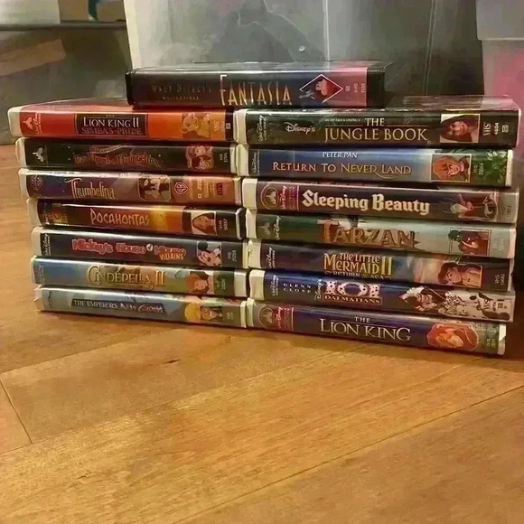 Disney Classics VHS collection - Picture 1 of 3